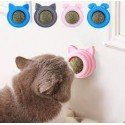 Игрушка д/кошек Кошечка 6х6х4см с вращающимся мятным шариком, на липкой ленте WOGY (10123-1888)
